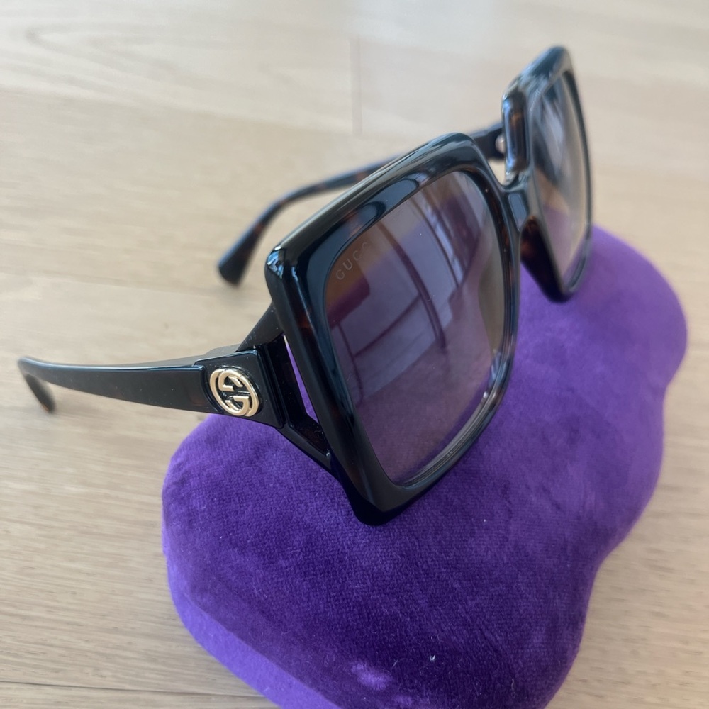 Gucci Tortoiseshell oversized Sunglasses - Picture 4 of 8